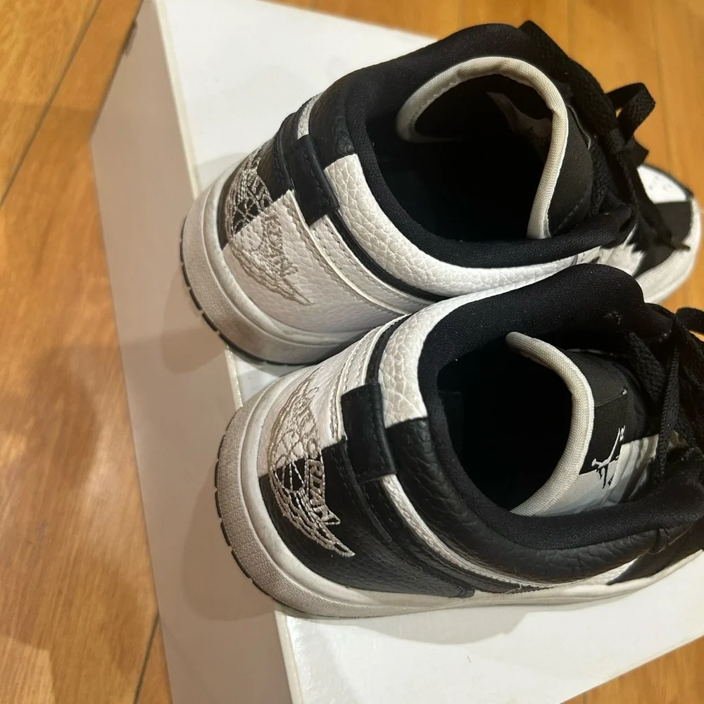 Air Jordan 1 Low SE Homage split white & black​